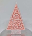 Vánoční svíčka zdobená stromek plochý lososová barva