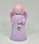 Anděl strážný s lucernou růžovo-fialový